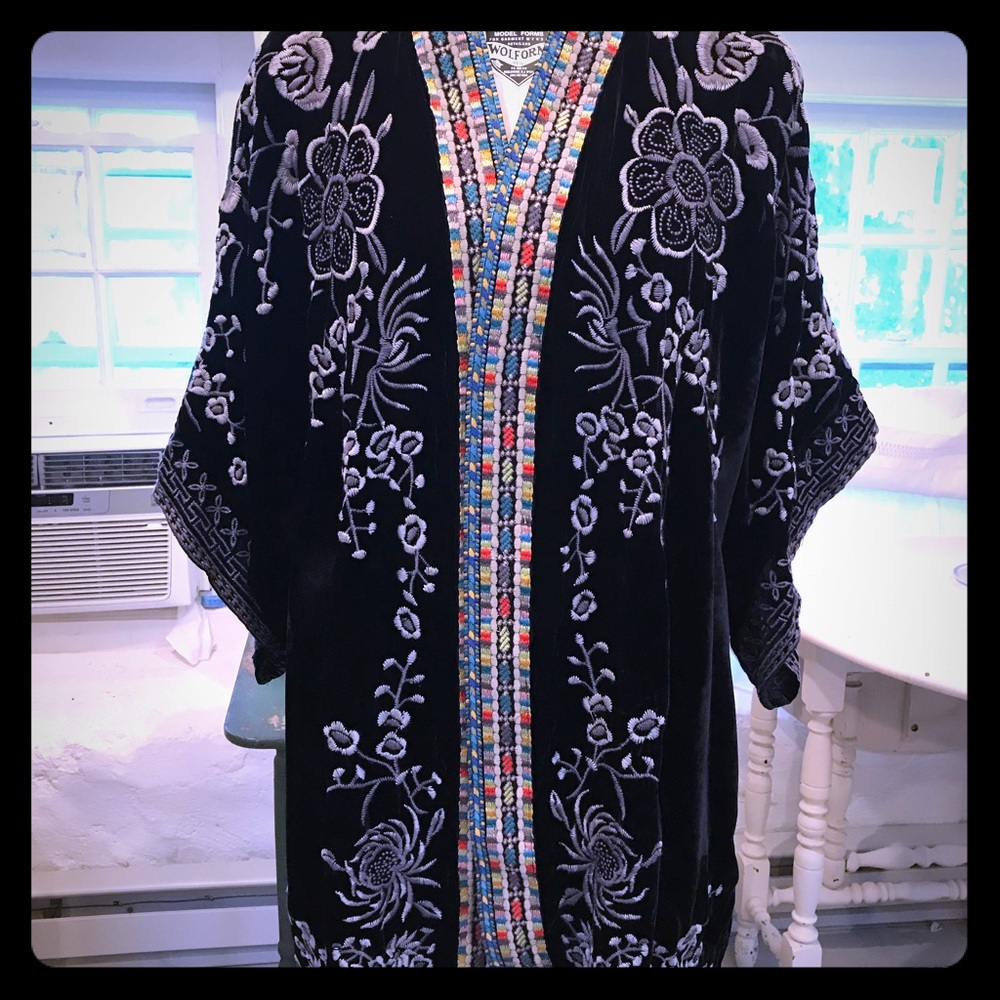 Johnny Was Okinowa Embroidered Velvet Robe Small